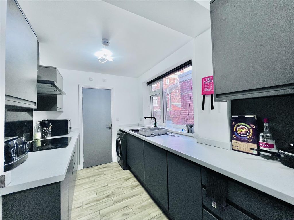 Property photo 2 of 19 Kitchen