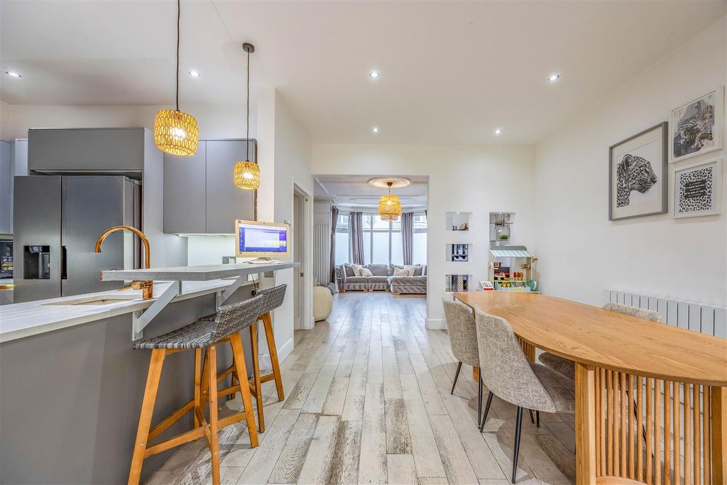 Property photo 3 of 27 Dining Area