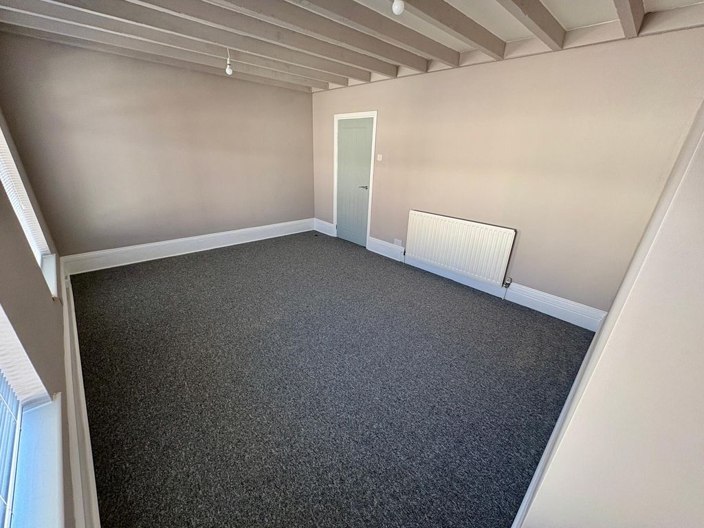 Property photo 3 of 10 Photo 2