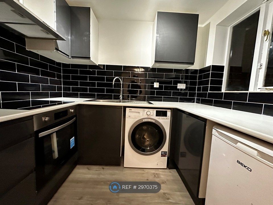 Property photo 3 of 6 Kitchen