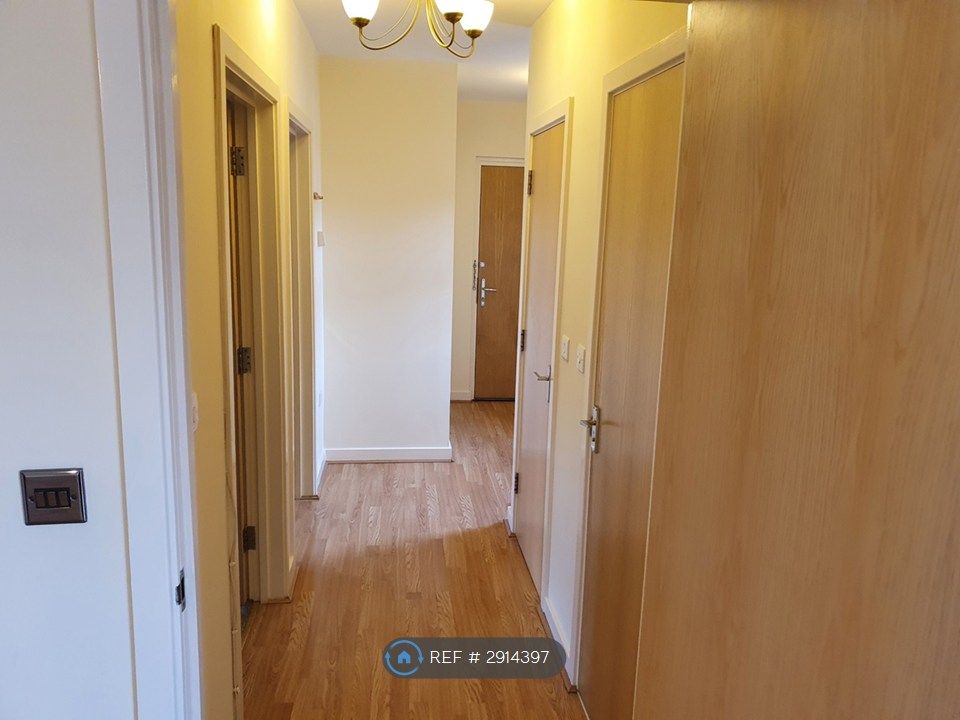 Property photo 3 of 10 Hallway1
