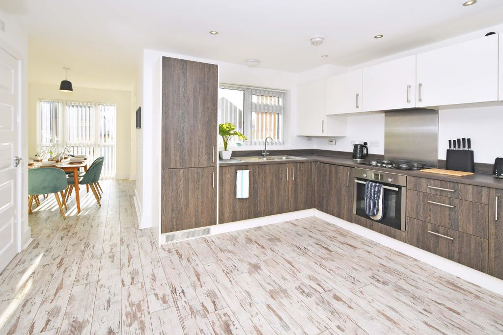 Property photo 3 of 13 25 Ivory Close - Image 20