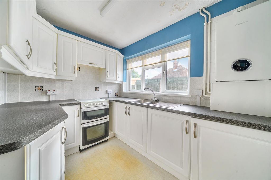 Property photo 2 of 18 Kitchen..Jpg