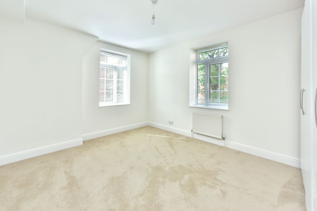 Property photo 3 of 6 Photo 04