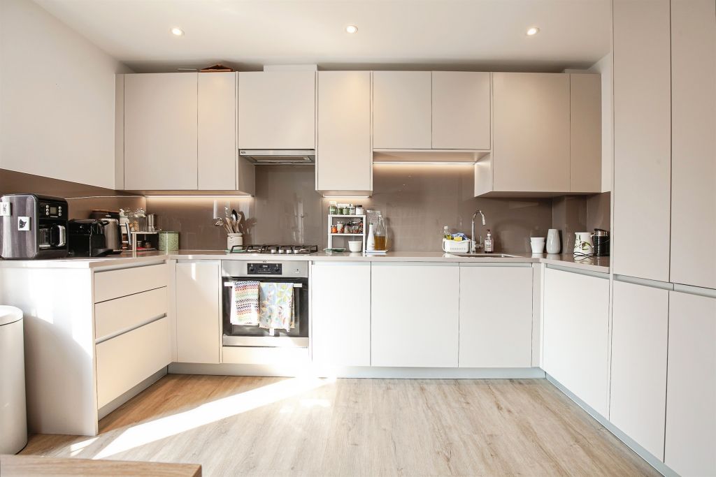 Property photo 3 of 7 Kitchen