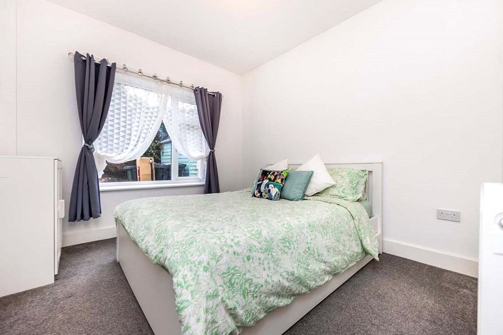 Property photo 2 of 8 Picture No. 12