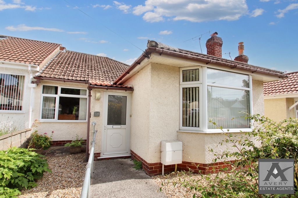 Property photo 1 of 18 2/3 Bedroom Semi Detached Bungalow