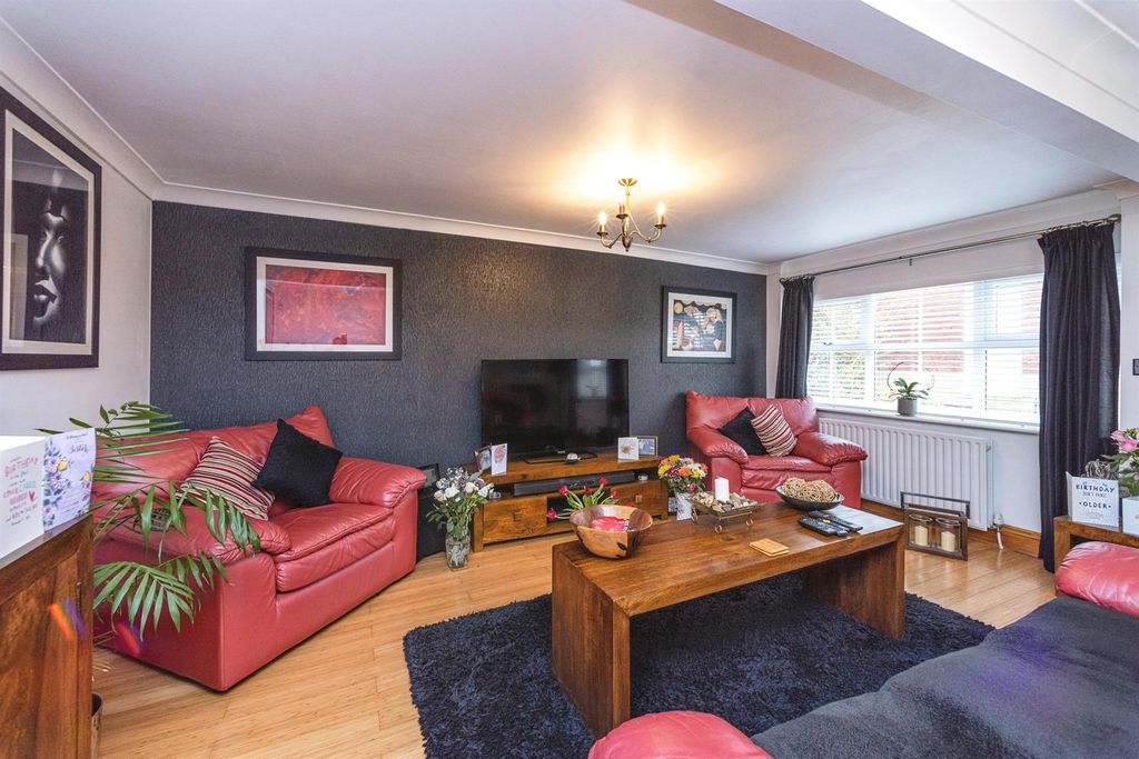 Property photo 3 of 34