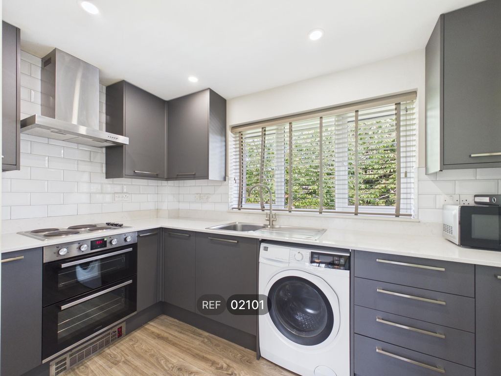Property photo 3 of 6 Kitchen