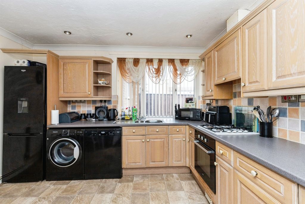 Property photo 2 of 16