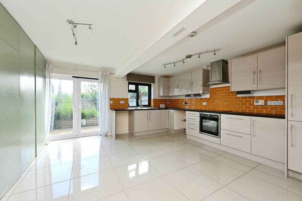 Property photo 2 of 17 Photo