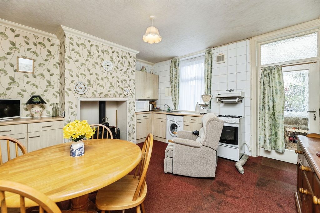 Property photo 3 of 12