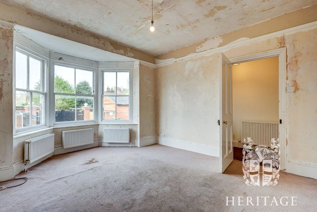Property photo 3 of 17 Sitting Room