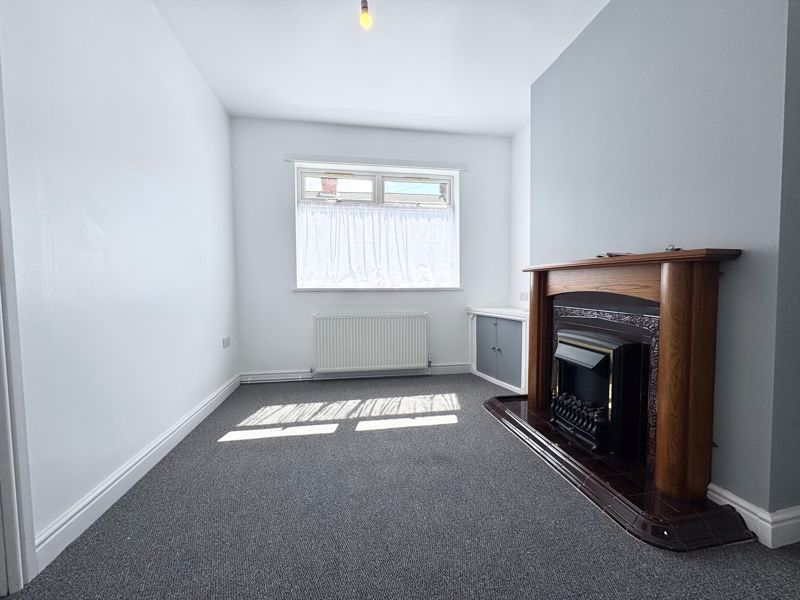 Property photo 3 of 14 Lounge