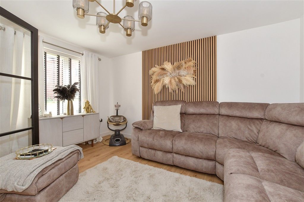 Property photo 1 of 15 Lounge