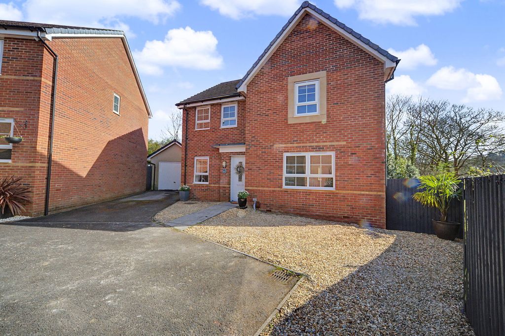 Property photo 2 of 40