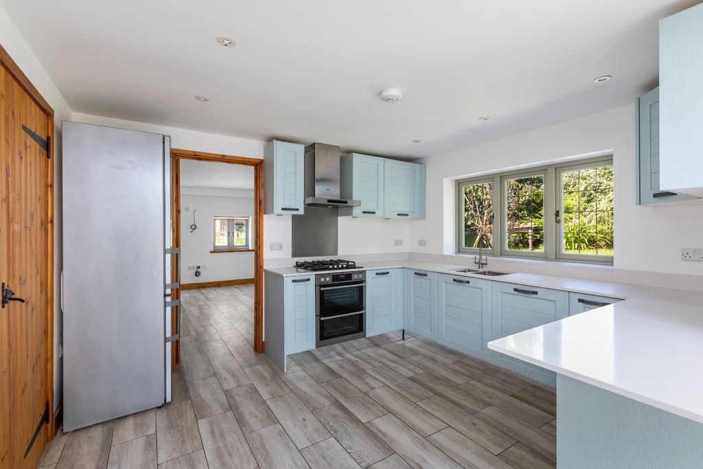 Property photo 2 of 19 4316722