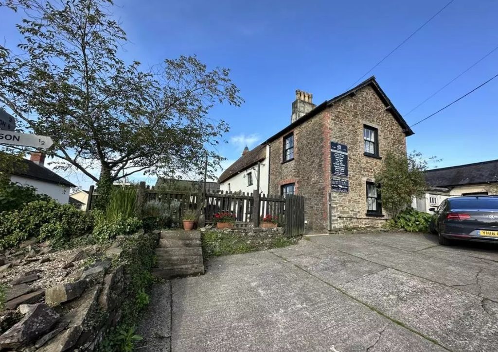 Property photo 3 of 7