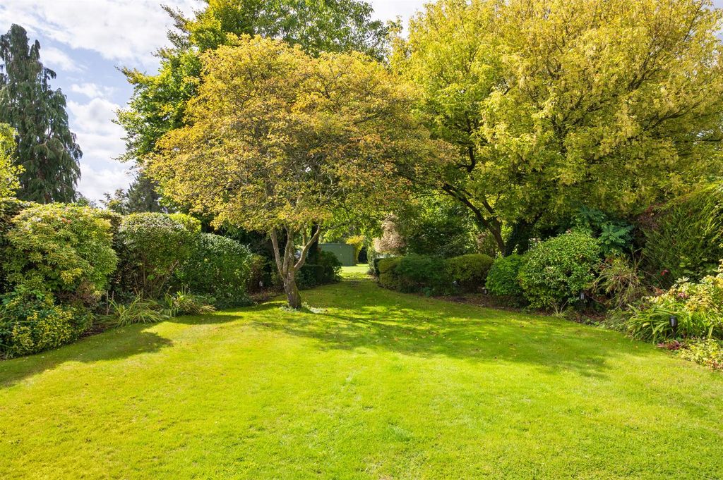 Property photo 3 of 35 Mature Trees And Shrubs