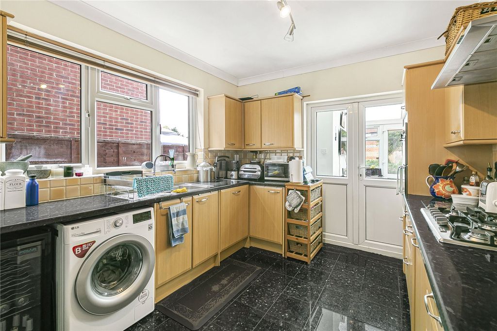 Property photo 3 of 20 Kitchen
