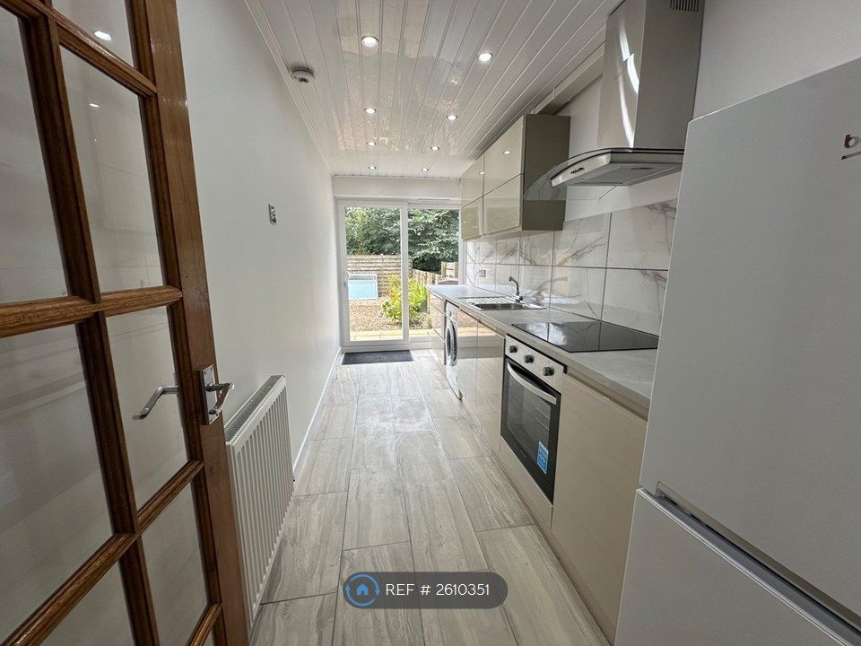 Property photo 3 of 20 Kitchen