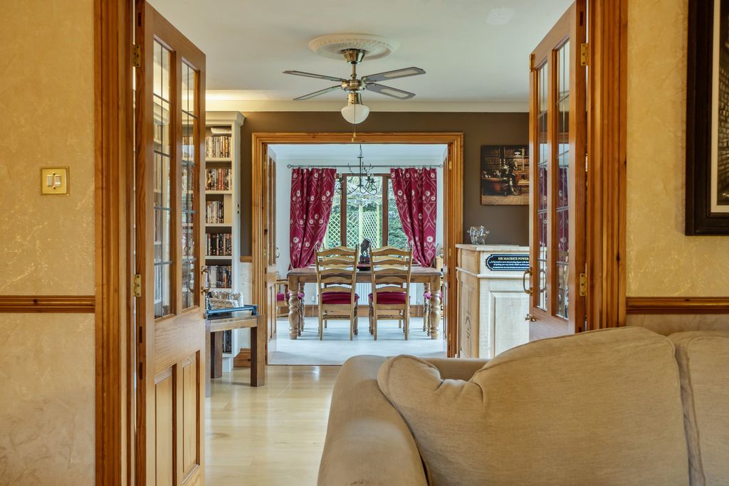 Property photo 2 of 41