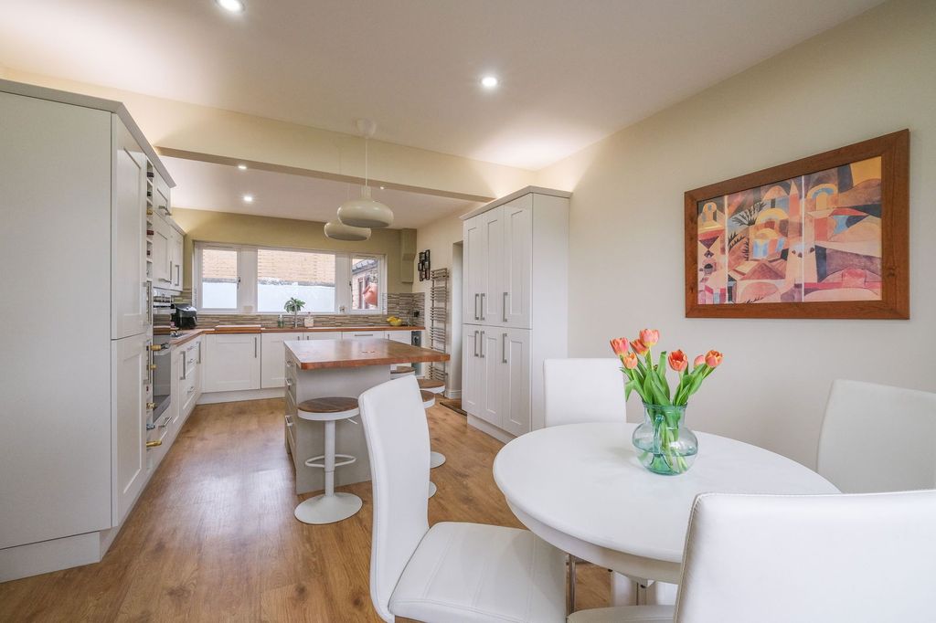 Property photo 2 of 30