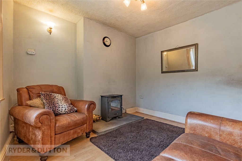 Property photo 3 of 15 Lounge