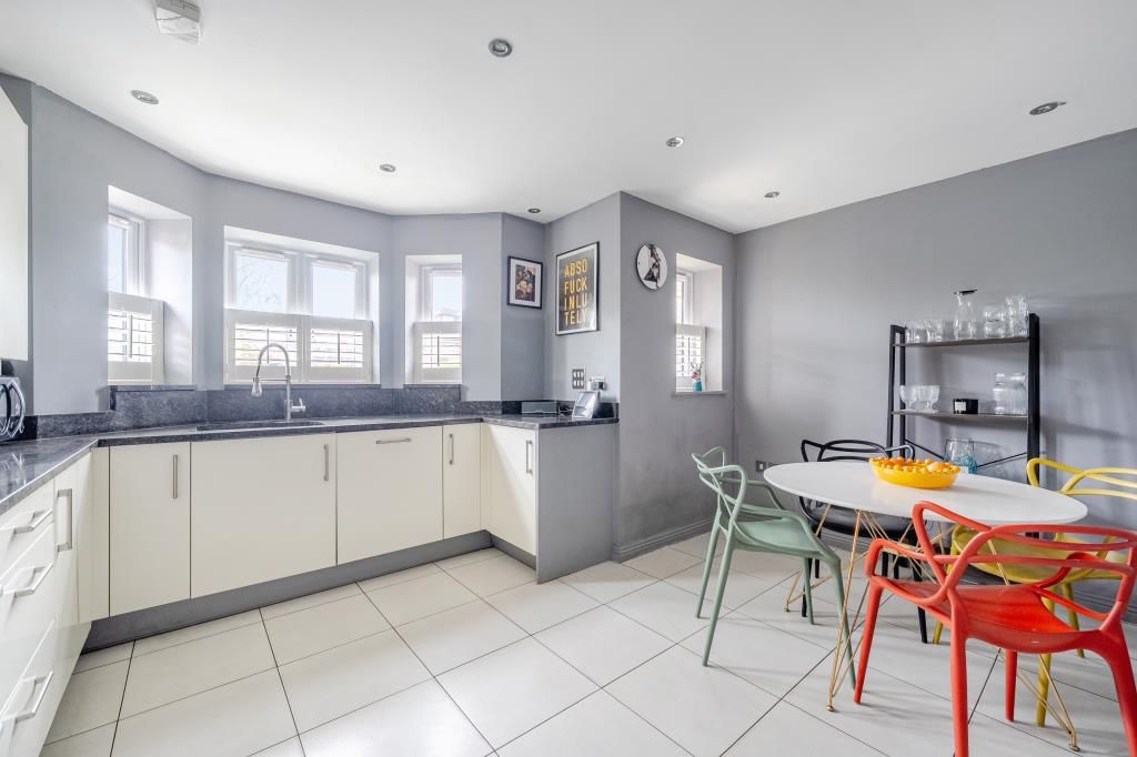 Property photo 2 of 19 Kitchen