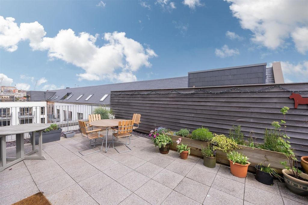 Property photo 3 of 17 30-Hope-Quay-Bs1-27.Jpg