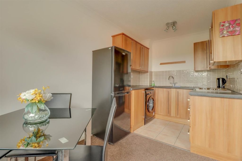 Property photo 3 of 16 36 Tallow Gate Inside.Jpg