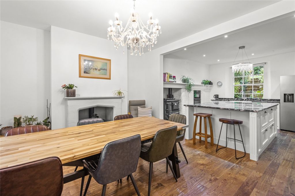 Property photo 3 of 18 Dining/Kitchen