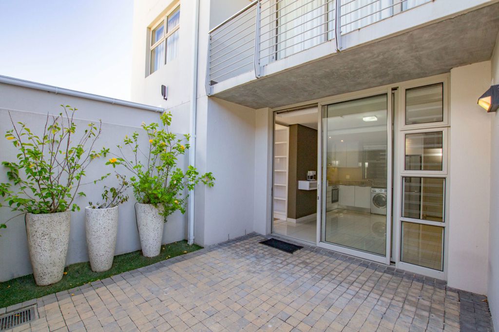 Property photo 2 of 33 St1688576