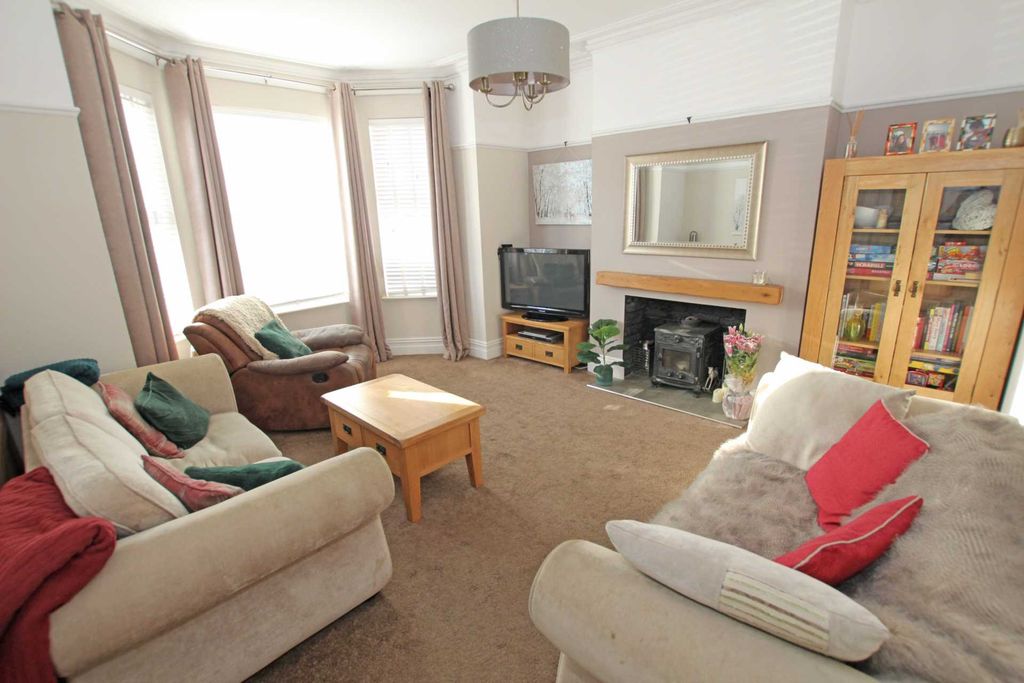 Property photo 2 of 11