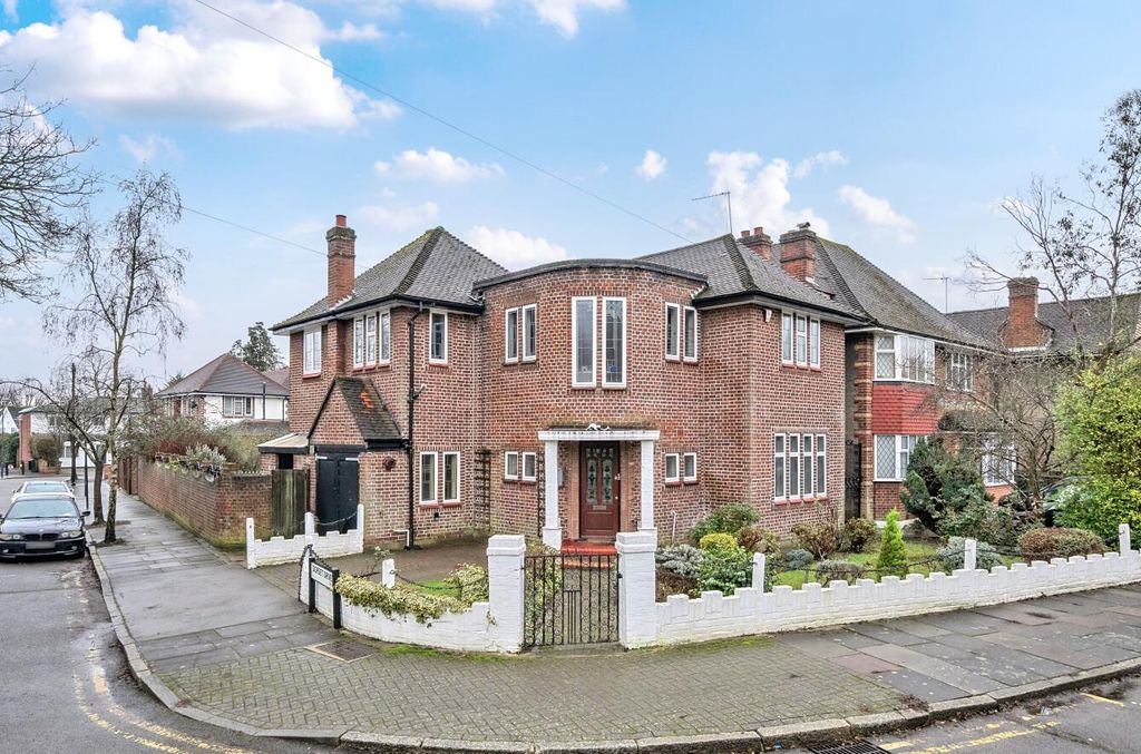 Property photo 1 of 14 Davidson Frost-Wellings, Dfw, Cavendish Drive, Can