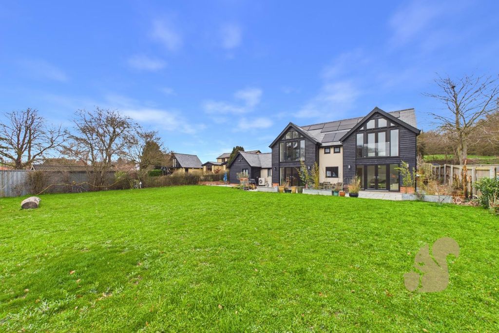 Property photo 3 of 24 Garden