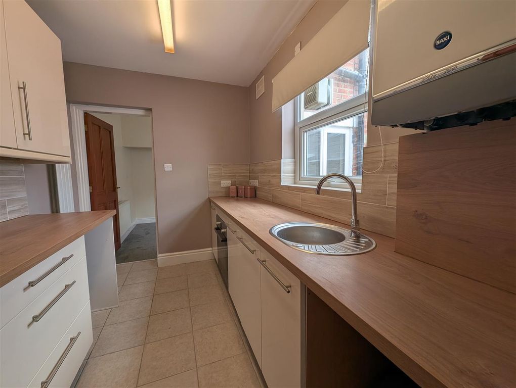 Property photo 3 of 12 Kitchen