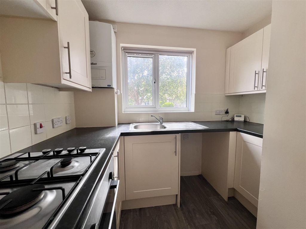 Property photo 3 of 18 Kitchen