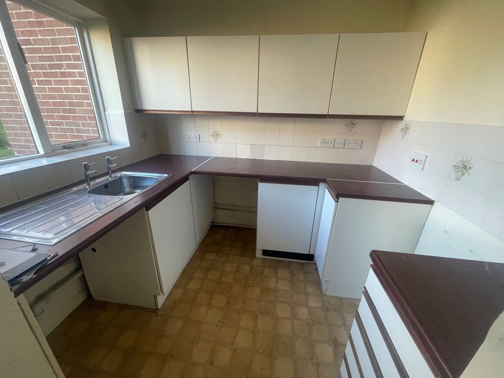 Property photo 2 of 4 Kitchen