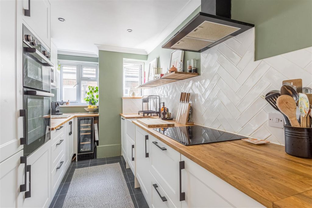 Property photo 2 of 26 Flat 6 Carisbrooke-3.Jpg