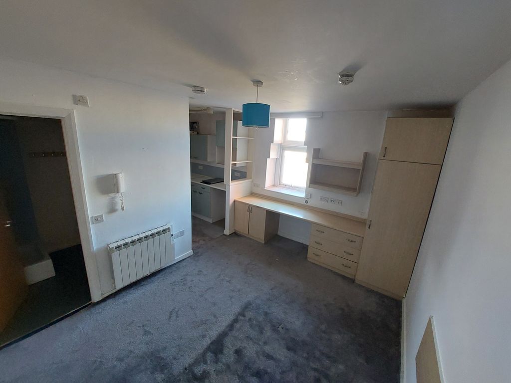 Property photo 3 of 6