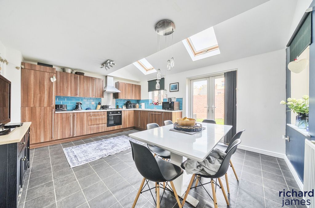 Property photo 2 of 21 F9d3Af6152d449A7Afc5F4A857B1656c