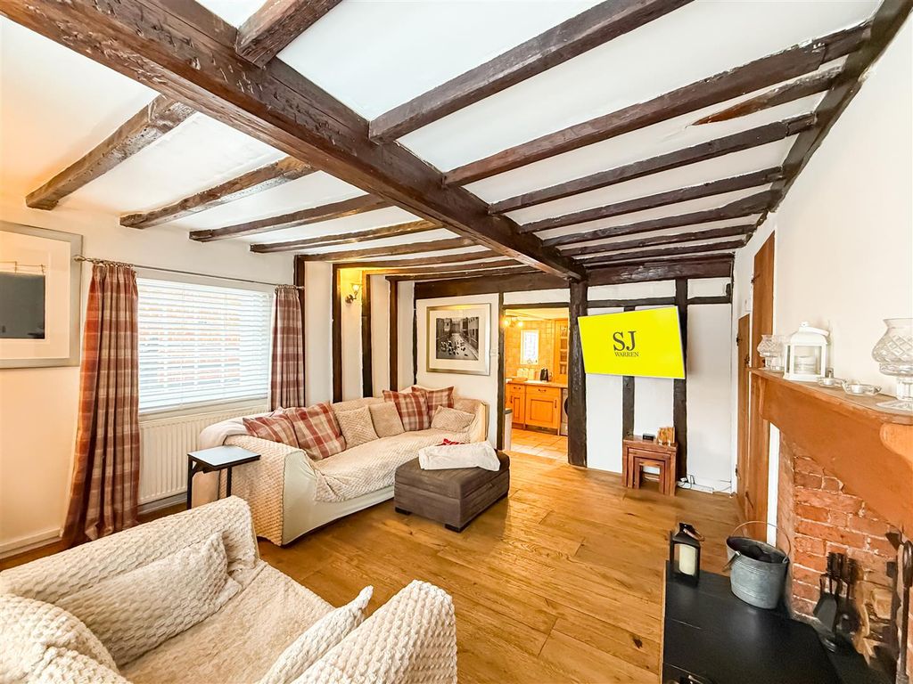 Property photo 3 of 22 Lounge