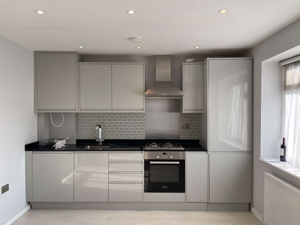 Property photo 1 of 7 Kitchen