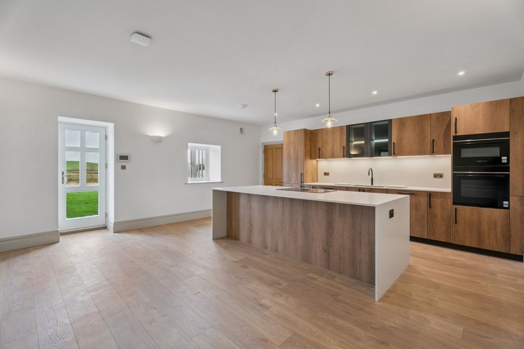 Property photo 2 of 10 Kitchen/Diner