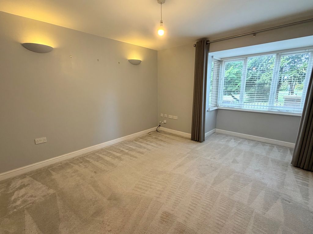 Property photo 3 of 19 Living Room