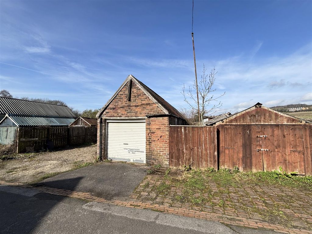 Property photo 2 of 7