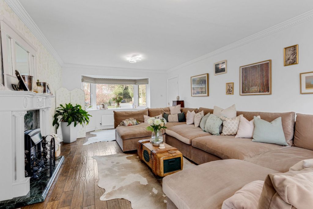 Property photo 2 of 28