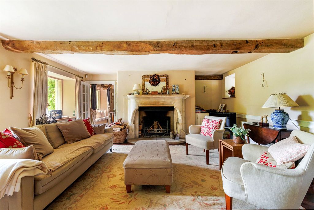 Property photo 3 of 21 Sitting Room