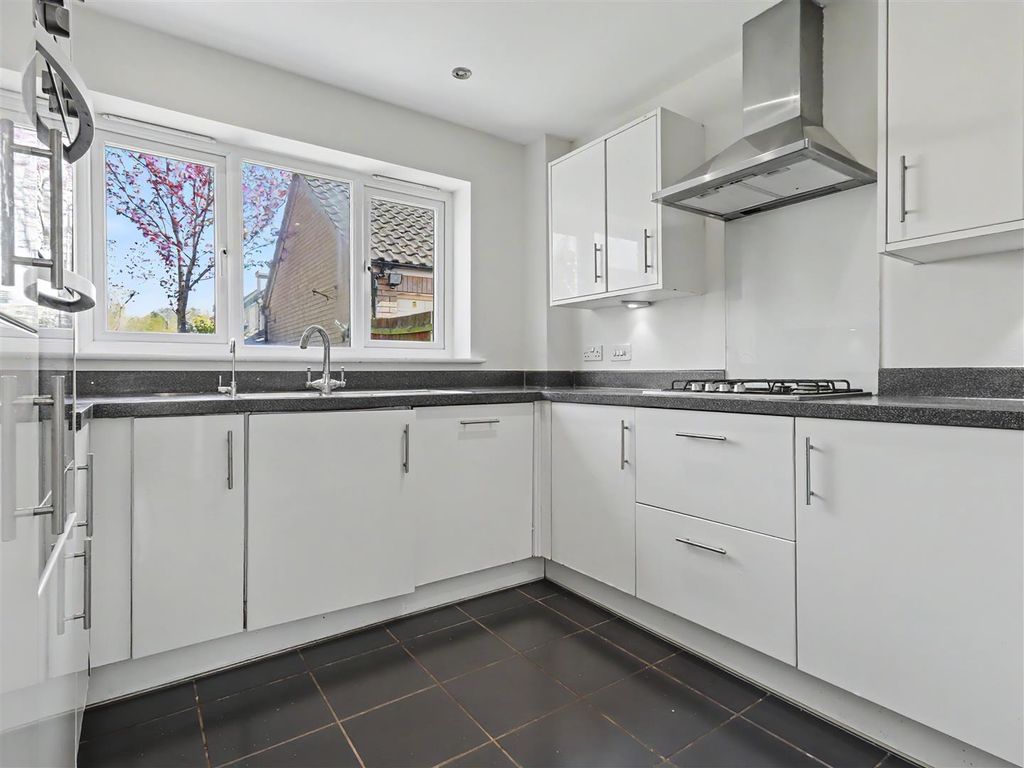 Property photo 3 of 21 Kitchen